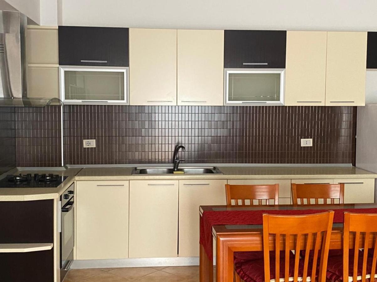 Ari'S Apartment Vlorë エクステリア 写真